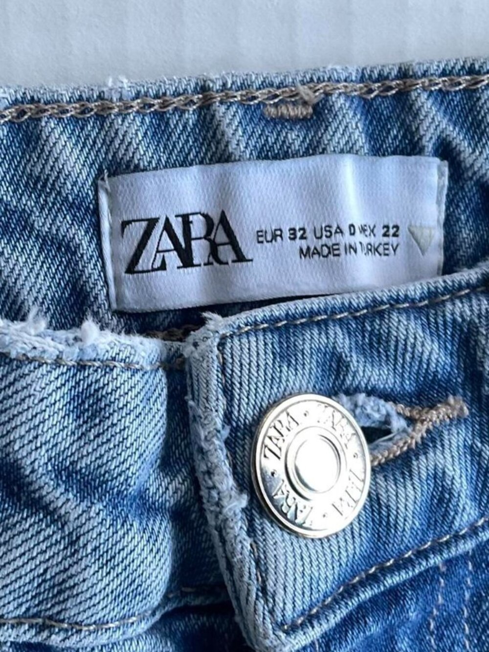 Zara High Waist Straight Leg Jeans Light Wash Denim Women's Size 0 - Picture 3 of 5